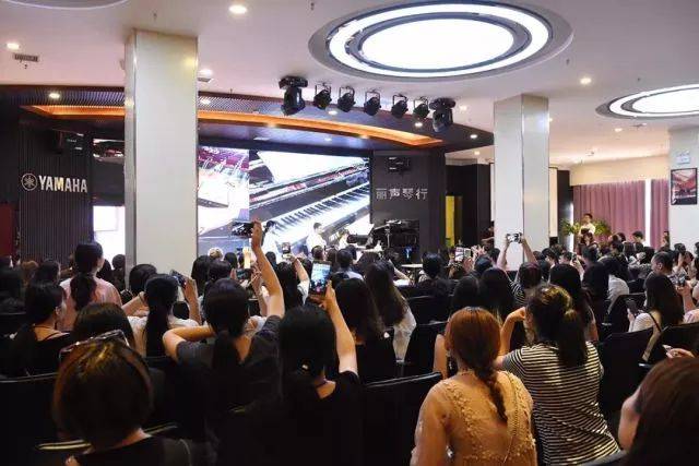 2018年彩乐园亚洲音乐奖学金郑州师范学院启动仪式<br />暨彩乐园海外艺术家爱德华·昆斯音乐会&远程实验公开课圆满结束