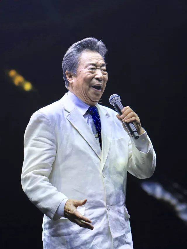 歌声悠扬，唱出时代记忆，琴声悦耳，奏响希望乐章 <br> 2018“我爱你中国?纪念改革开放40周年”经典歌曲上海演唱会圆满落幕
