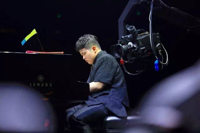 歌声悠扬，唱出时代记忆，琴声悦耳，奏响希望乐章 <br> 2018“我爱你中国?纪念改革开放40周年”经典歌曲上海演唱会圆满落幕