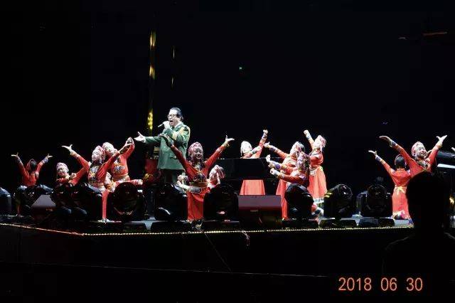 歌声悠扬，唱出时代记忆，琴声悦耳，奏响希望乐章 <br> 2018“我爱你中国?纪念改革开放40周年”经典歌曲上海演唱会圆满落幕