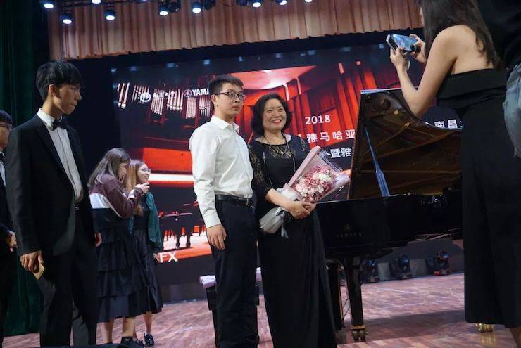 张芳、冯子祥钢琴音乐会