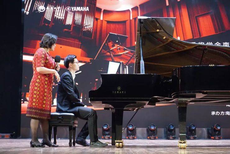 张芳、冯子祥钢琴音乐会