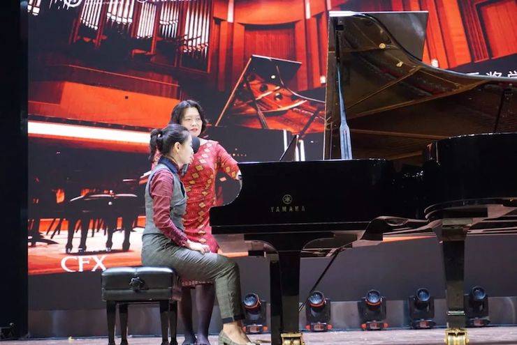 张芳、冯子祥钢琴音乐会